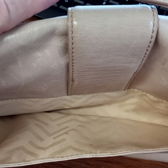 Vintage Via Spiga purse in camel beige with silver rhinestone magnetic closure - Picture 5 of 11